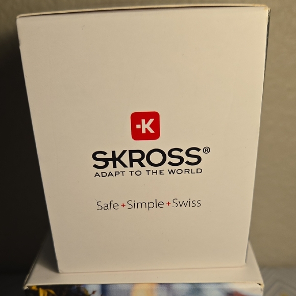 Two SKROSS PRO World Travel Adapter - Picture 2 of 8
